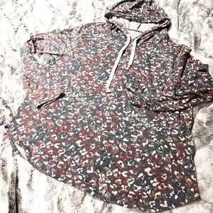 Leopard Print Long Sleeve Hooded Tee in Navy, Burgundy & Cream XXL
